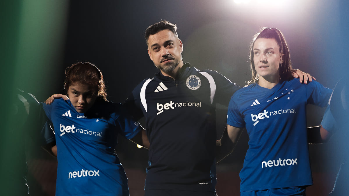 Jonas Urias dispensa rumores de saída do Cruzeiro e é respaldado: ‘Planos com a equipe’