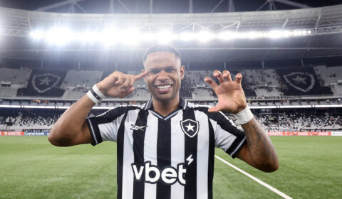 Júnior Santos jogará Atlético x Botafogo? Clube se decide sobre cláusula milionária
