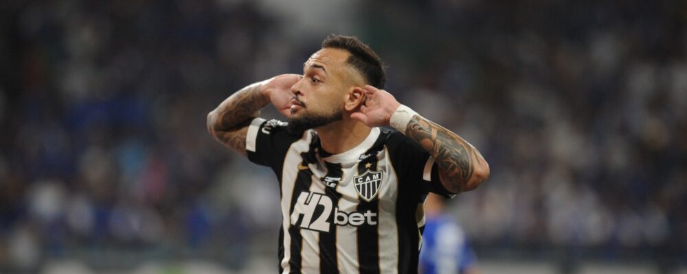 Maycon bate pênalti com categoria, amplia para o Atlético e provoca Cruzeiro