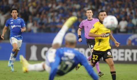 Narrador vai à loucura com golaço de Matheus Pereira em classificação do Cruzeiro na Libertadores; veja a reação