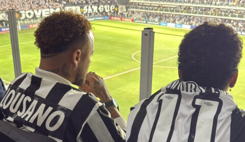 Neymar vai a jogo do Santos ao lado de jogador da Seleção Brasileira