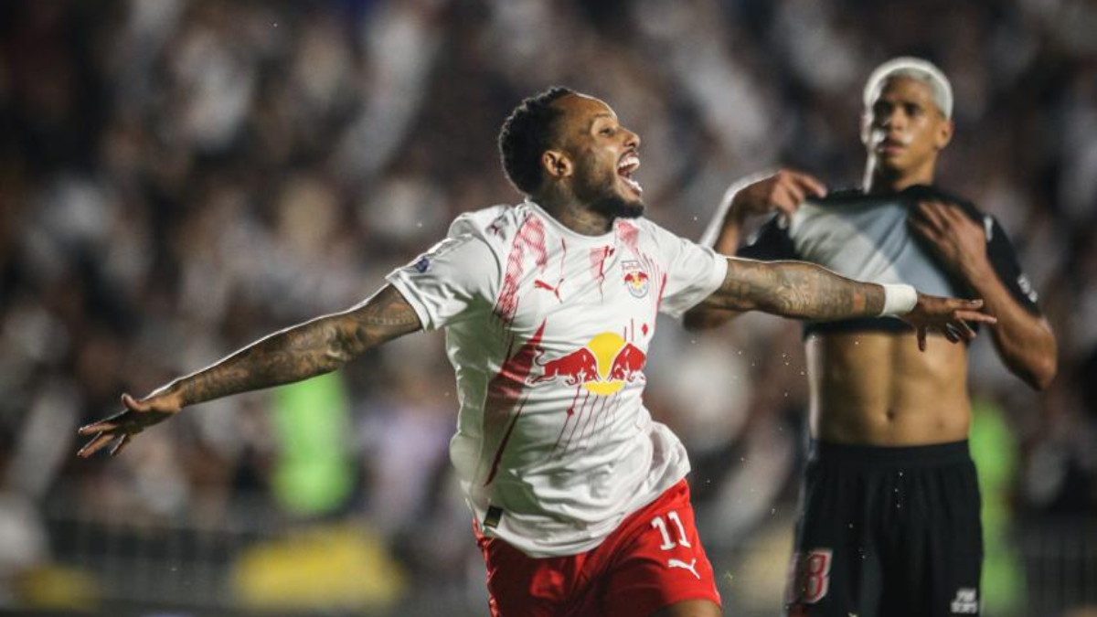 No Rio, Bragantino faz 3 e atropela Vasco, que cola no Z4 do Brasileiro