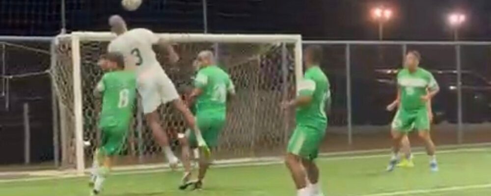 Nostalgia? Ídolo do Atlético ‘repete’ lance histórico em pelada; veja vídeo