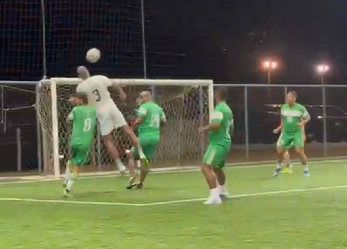 Nostalgia? Ídolo do Atlético ‘repete’ lance histórico em pelada; veja vídeo