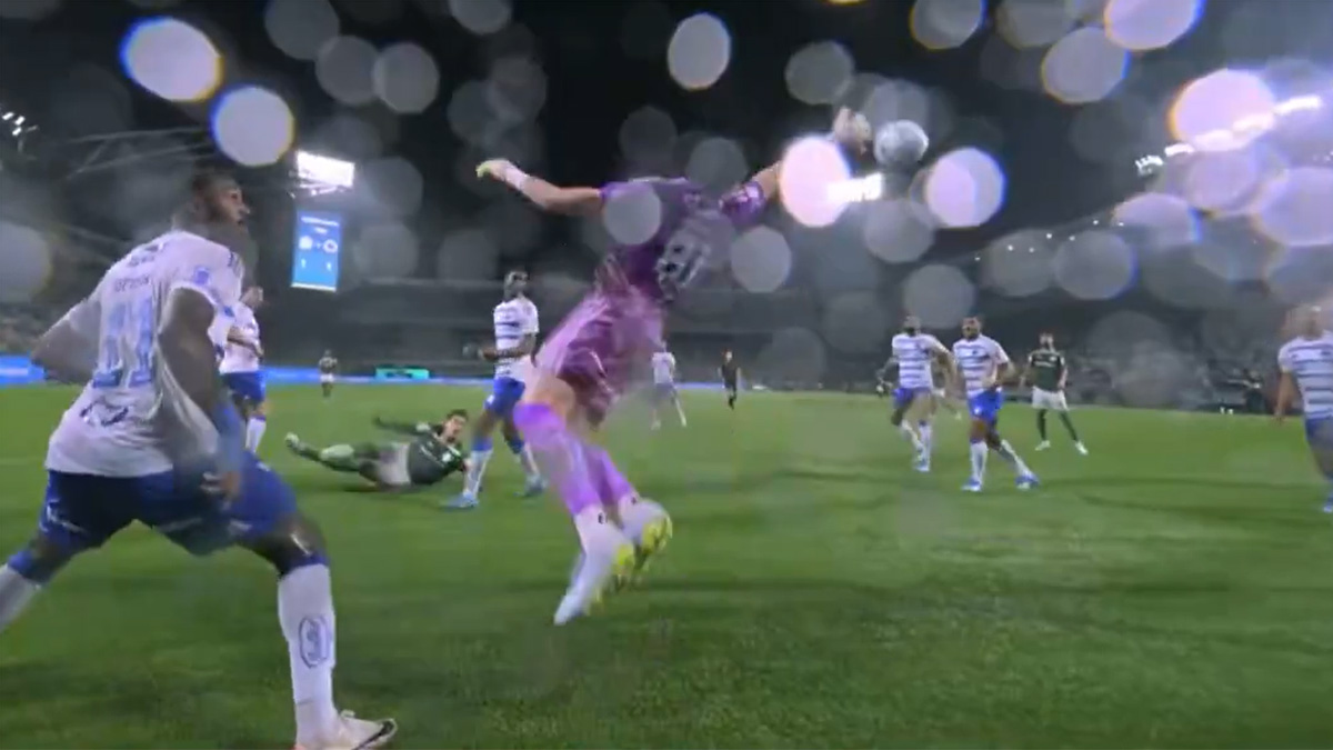 Palmeiras x Cruzeiro: Otávio se estica e evita gol de bicicleta de Gustavo Gómez
