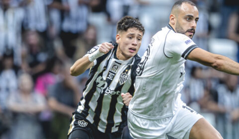Román volta a ser cortado de jogo do Atlético e manda recado; Domínguez analisa