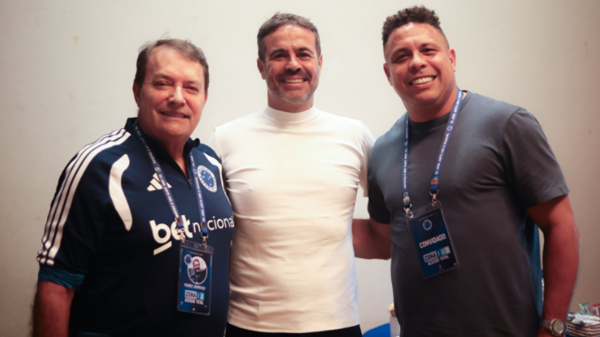 Ronaldo acompanha Cruzeiro x Atlético no Mineirão e é recebido por Pedrinho e Artur Jorge