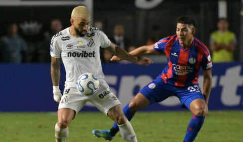 Santos cede empate ao San Lorenzo, ouve vaias e se complica na Sul-Americana
