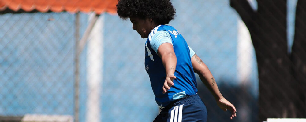 Segunda maior artilheira do Cruzeiro inicia transição e se aproxima de volta aos campos