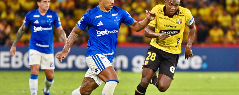 Sexteto do Cruzeiro entra pendurado contra Barcelona e teme perder oitavas da Libertadores