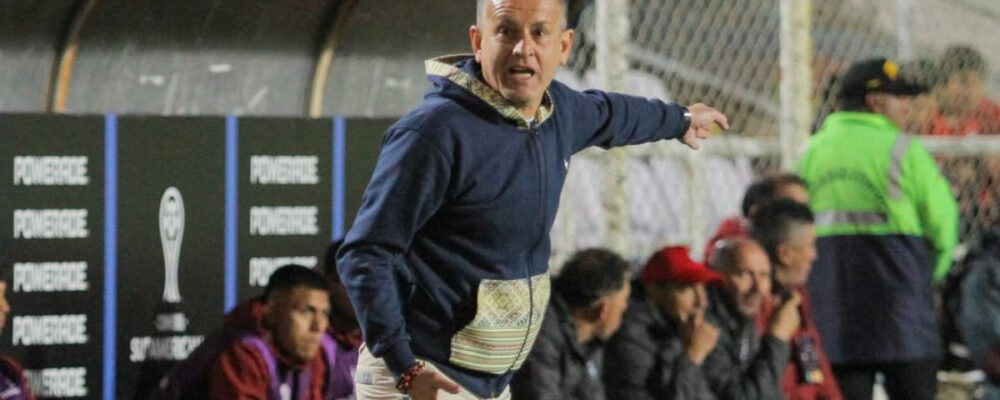 Técnico do Cienciano se irrita após vitória sobre o Atlético: ‘Um salário deles paga o nosso time’