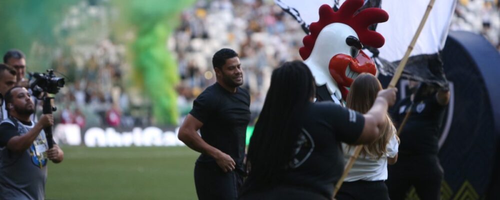 Torcida do Atlético xinga Menin logo após homenagem a Hulk na Arena MRV