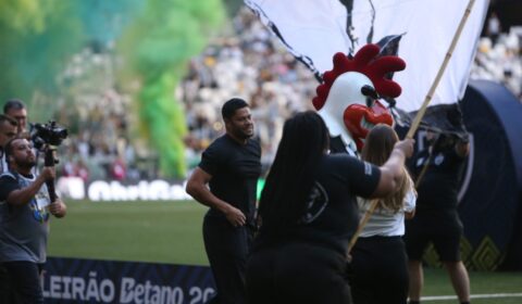 Torcida do Atlético xinga Menin logo após homenagem a Hulk na Arena MRV