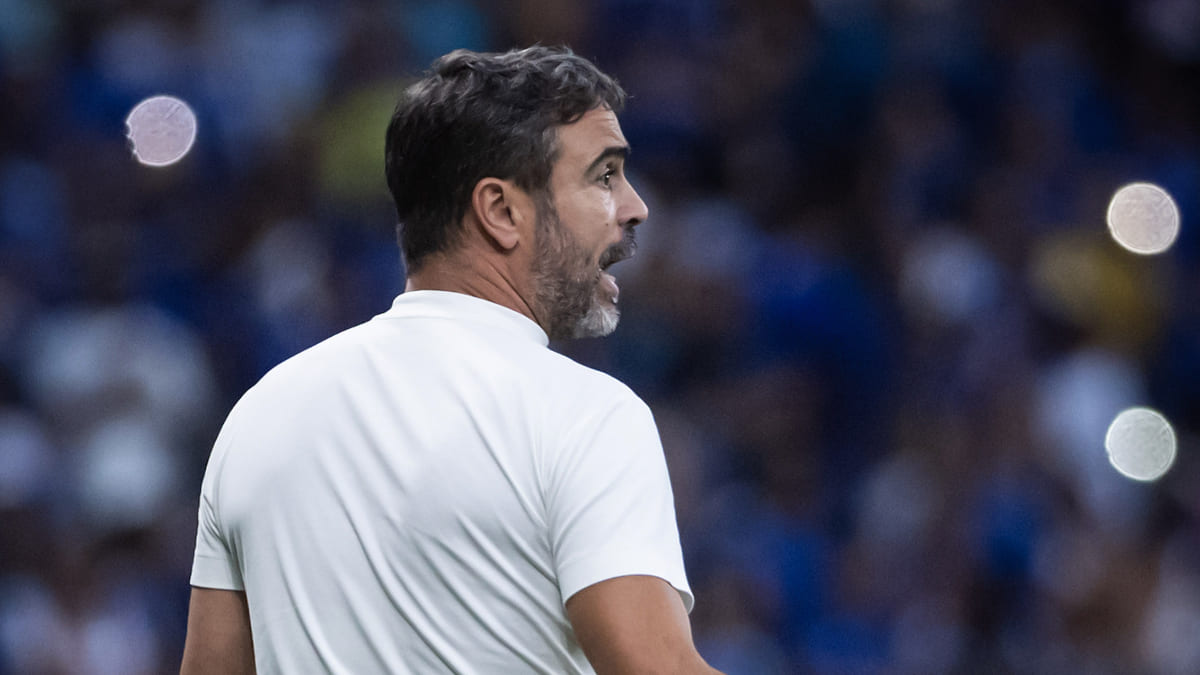 Vai poupar? Artur Jorge nega limitação física do Cruzeiro e expõe planos para sequência