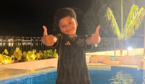 Vem aí? Filho de Fred, sonho do Atlético, posa nas redes sociais com uniforme do Galo