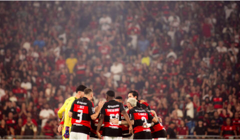 ‘Meu Flamengo não precisa de você’: jogador é alvo de protesto da torcida