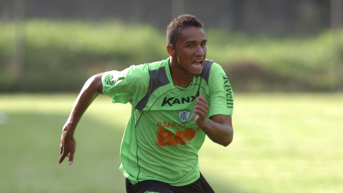 Danilo em treino pelo América - (foto: Jorge Gontijo/EM/D.A Press - 2010)