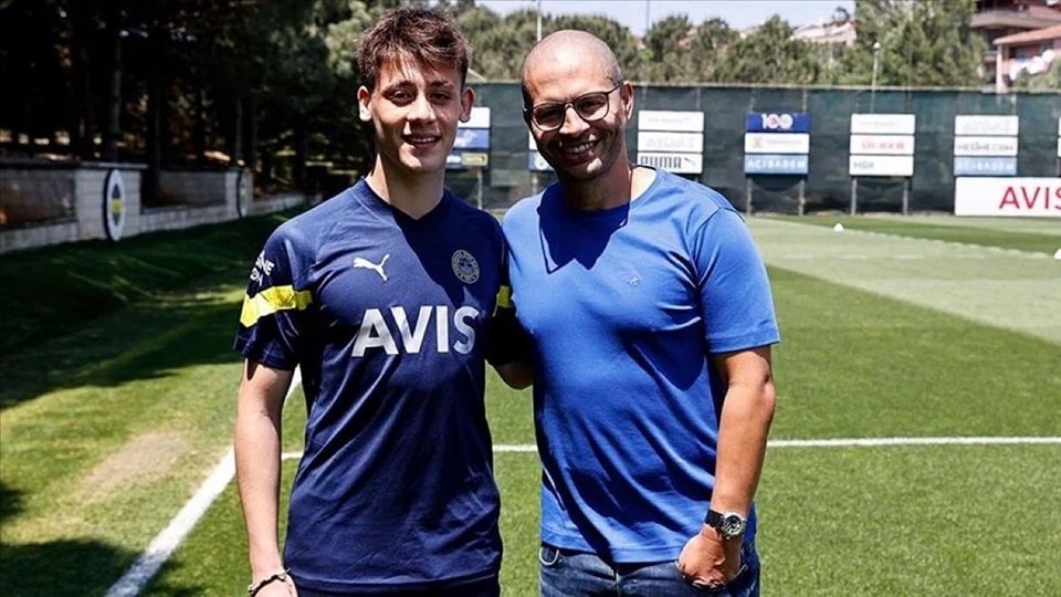 Arda Guler encontrou Alex em treino do Fenerbahçe, em 2023 - (foto: Divulgação/Fenerbahçe) Arda Guler encontrou Alex em treino do Fenerbahçe, em 2023 - (foto: Divulgação/Fenerbahçe)