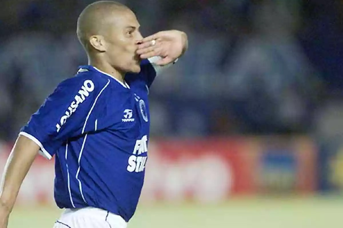 Alex marcou 39 gols pelo Cruzeiro em 2003 - (foto: Jorge Gontijo/EM D.A Press) Alex marcou 39 gols pelo Cruzeiro em 2003 - (foto: Jorge Gontijo/EM D.A Press)