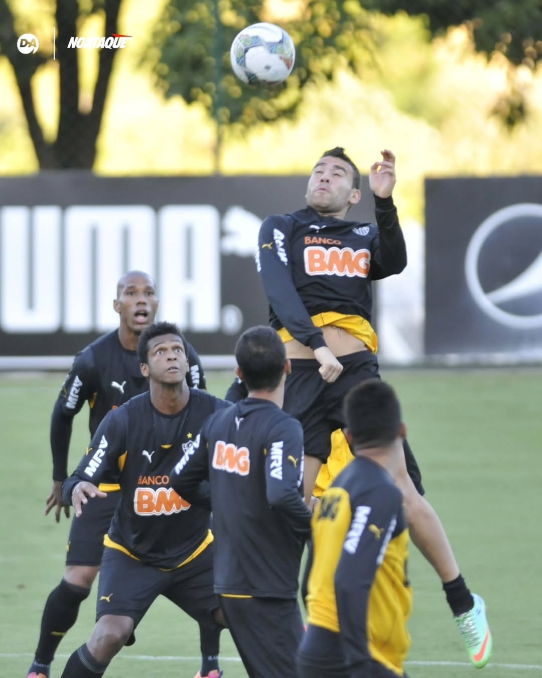 Otamendi durante passagem pelo Atlético