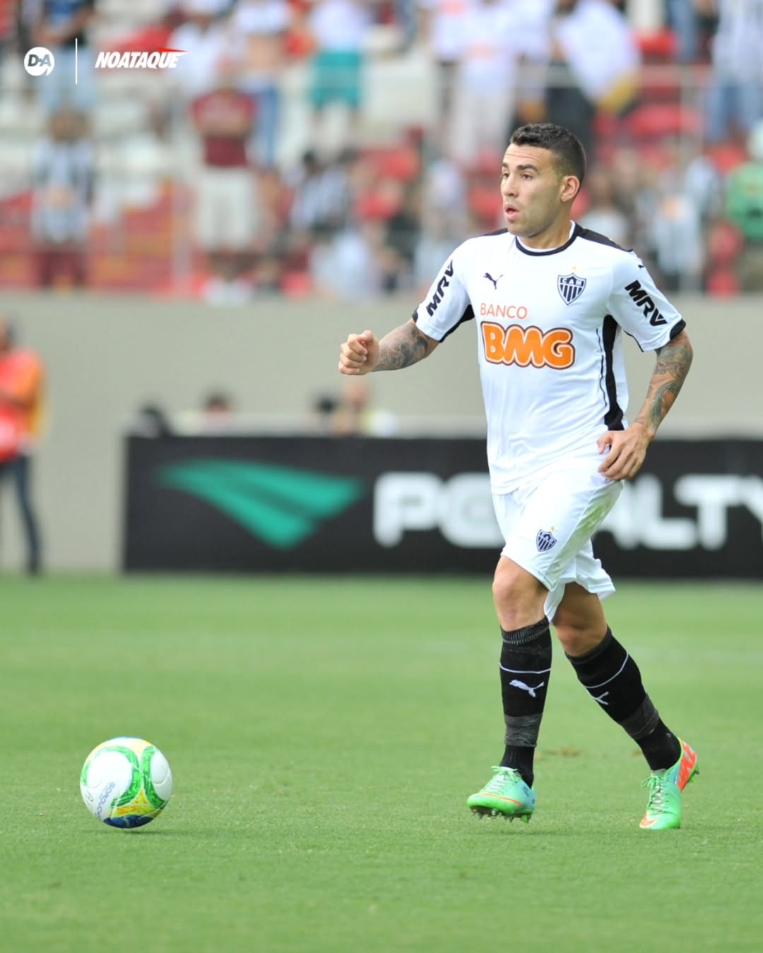 Otamendi durante passagem pelo Atlético