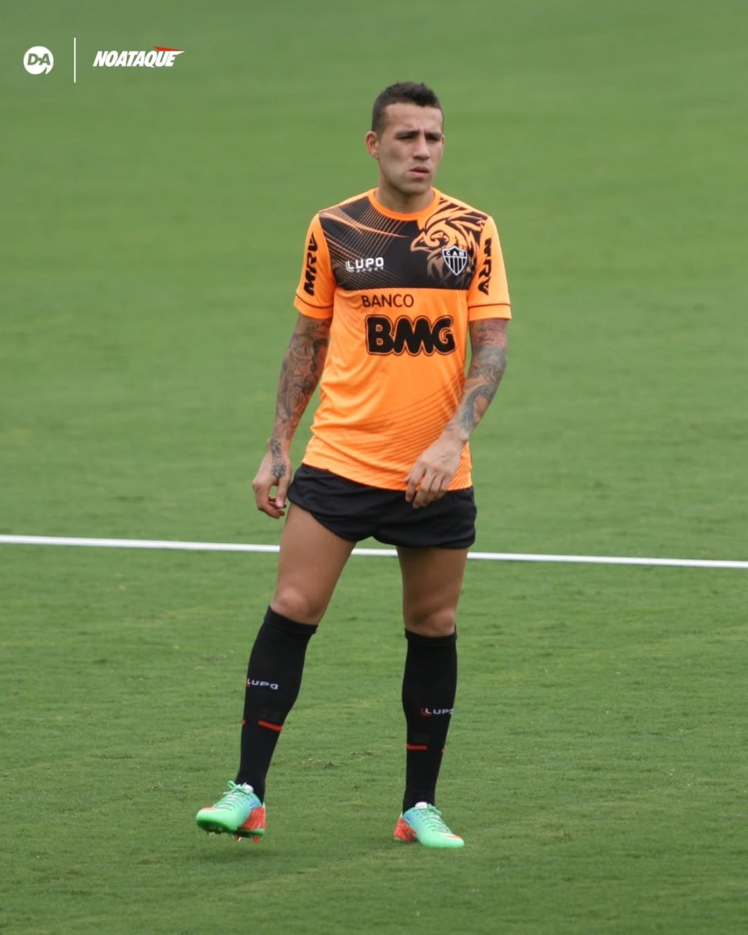Otamendi durante passagem pelo Atlético