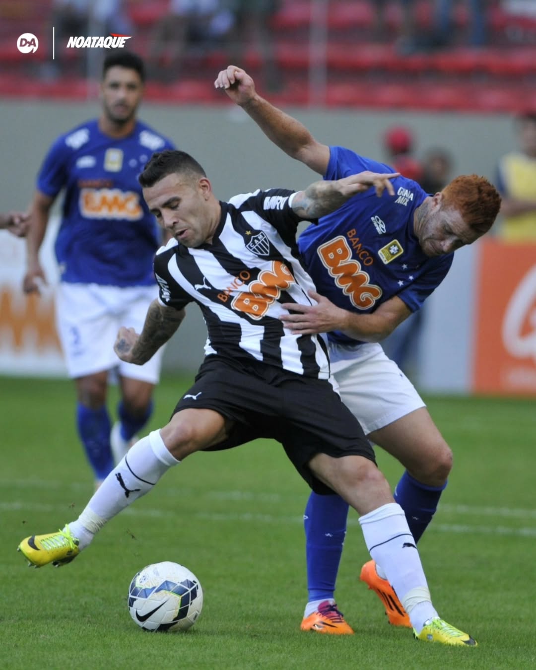 Otamendi durante passagem pelo Atlético