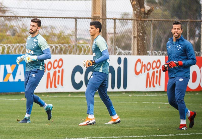 Goleiros Rafael, Gabriel Brazão e Fábio no Cruzeiro - (foto: Vinnicius Silva/Cruzeiro )