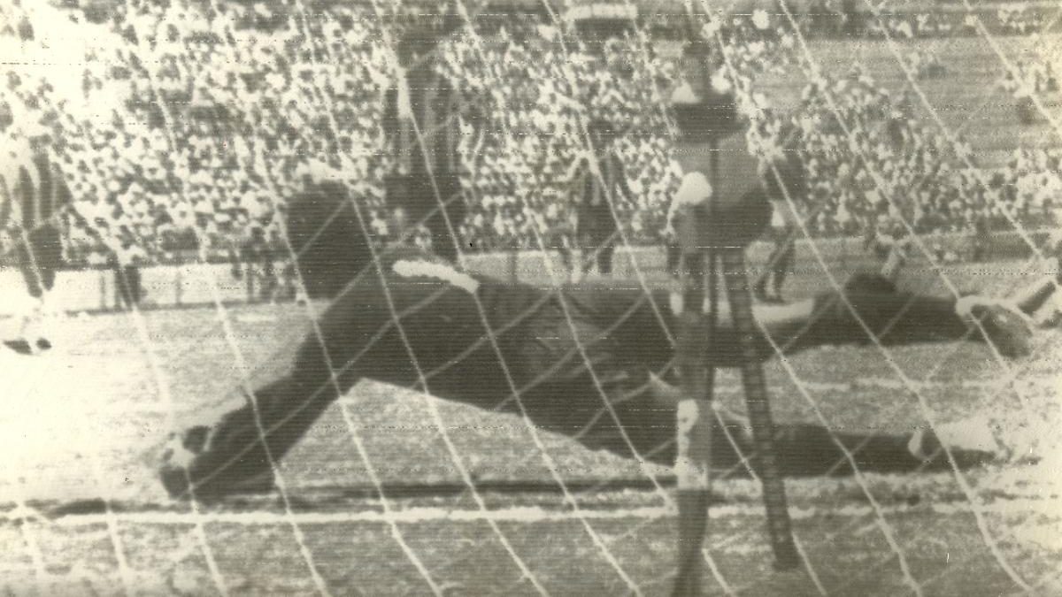 Careca em ação pelo Atlético na vitória por 4 a 2 sobre o México, em 1972 - (foto: Arquivo EM)