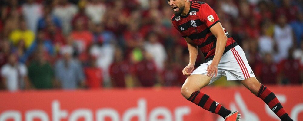 A caminho do Atlético, Léo Duarte rendeu milhões ao Flamengo em ano histórico