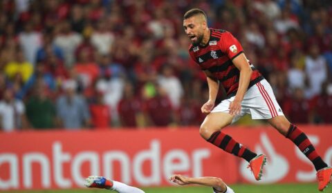 A caminho do Atlético, Léo Duarte rendeu milhões ao Flamengo em ano histórico