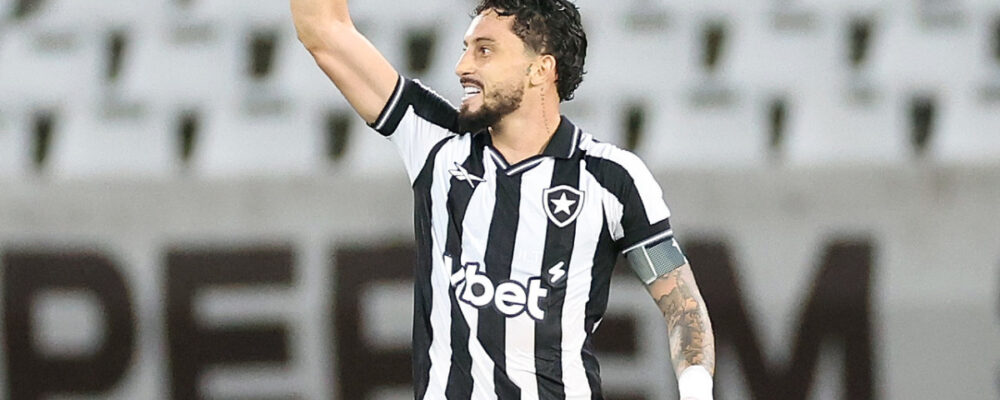 Alex Telles marca no fim, e Botafogo bate Chape na ida da 5ª fase da Copa do Brasil