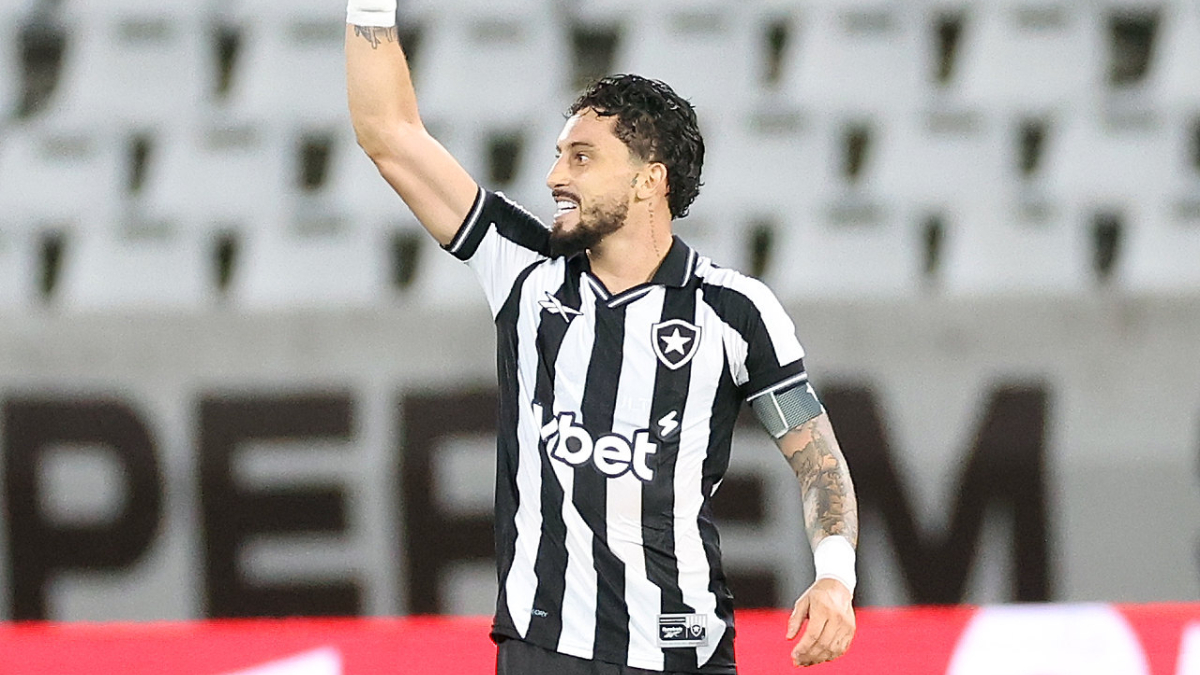 Alex Telles marca no fim, e Botafogo bate Chape na ida da 5ª fase da Copa do Brasil