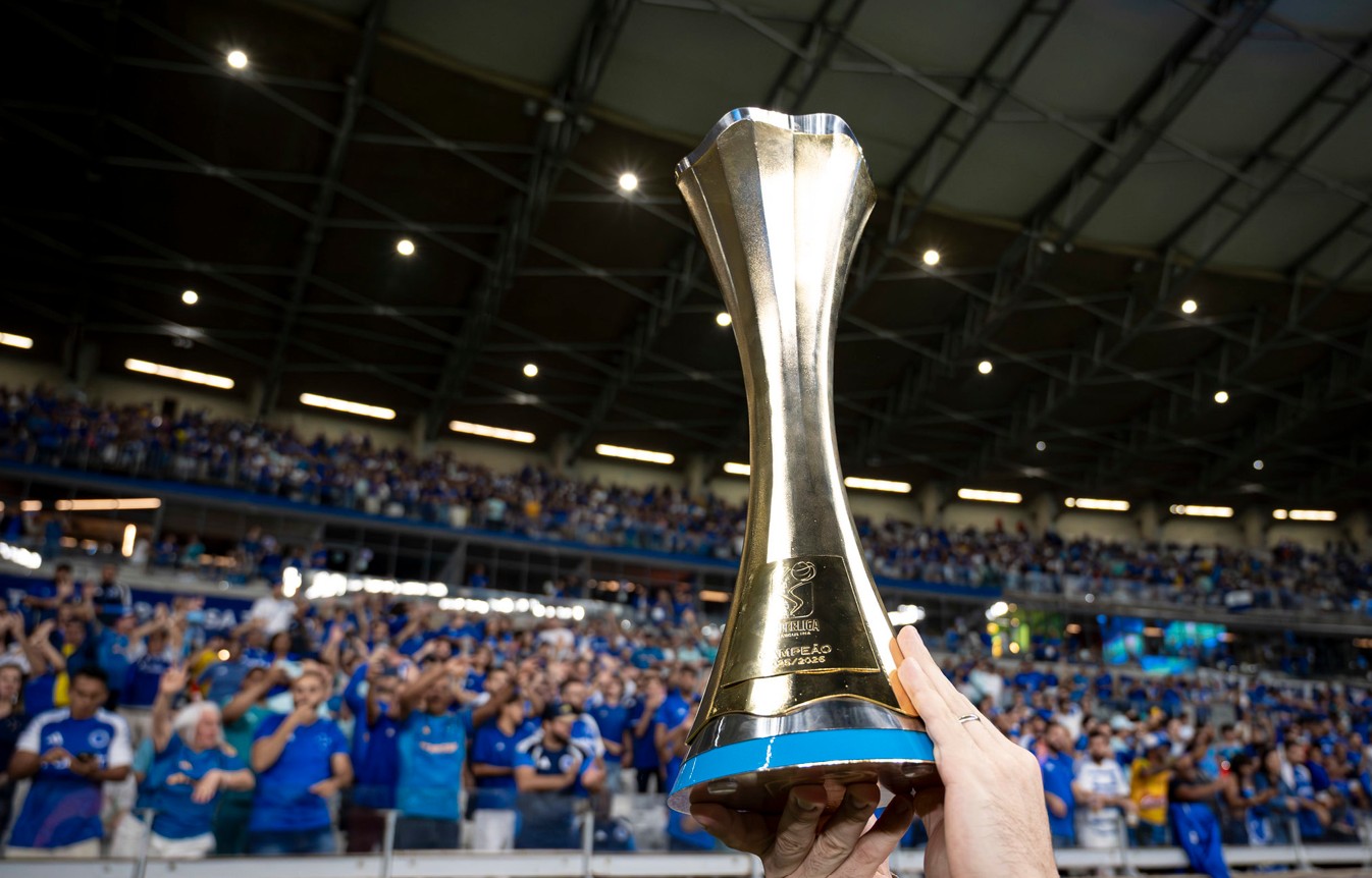 Aos 37 anos, ídolo histórico acerta retorno e veste a camisa 9 do Cruzeiro