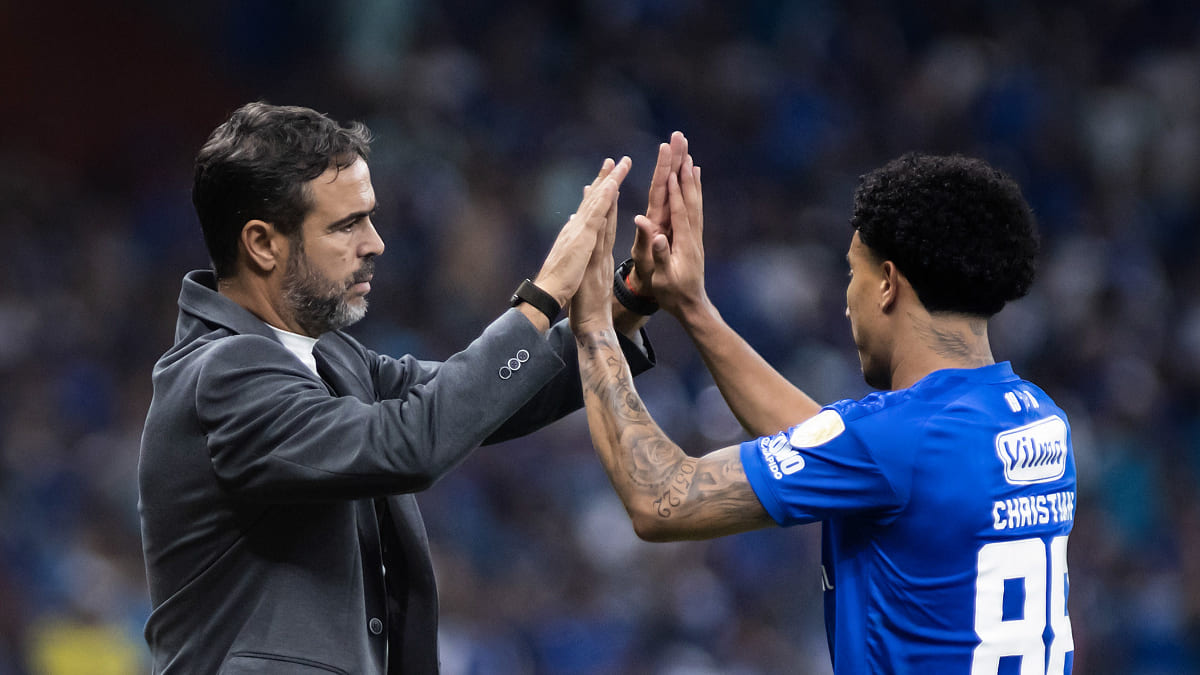 Artur Jorge escancara satisfação com 1º semestre do Cruzeiro e faz pedido para retorno