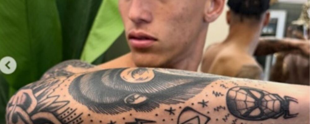 Atacante eterniza gol que ajudou a salvar o Cruzeiro do rebaixamento com tatuagem