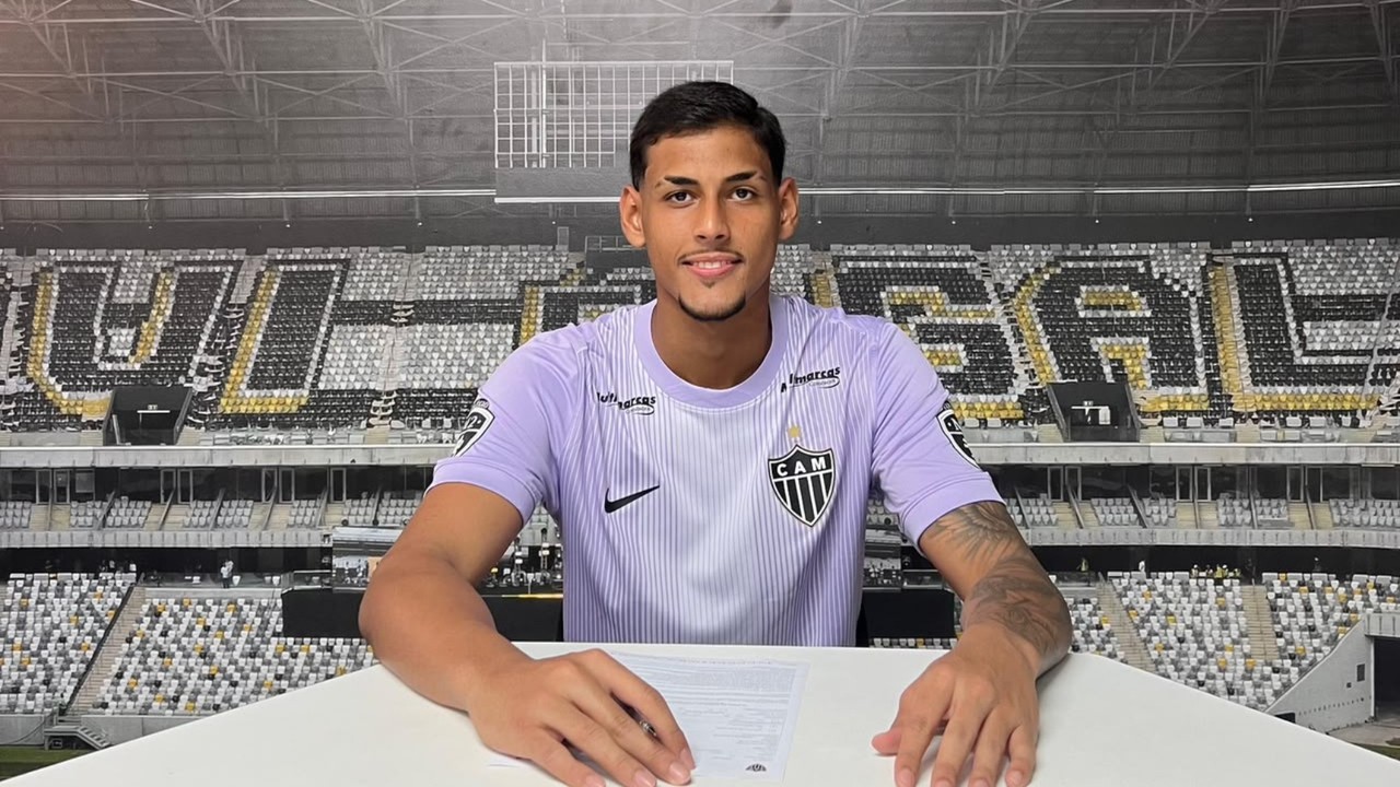 Atlético blinda joia da base com multa milionária de R$ 350 milhões