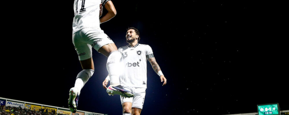 Botafogo embalado! Glorioso goleia Chapecoense e emenda terceira vitória no Brasileiro