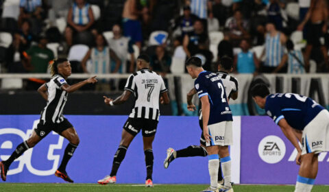 Botafogo vence Racing e avança ao mata-mata da Sul-Americana