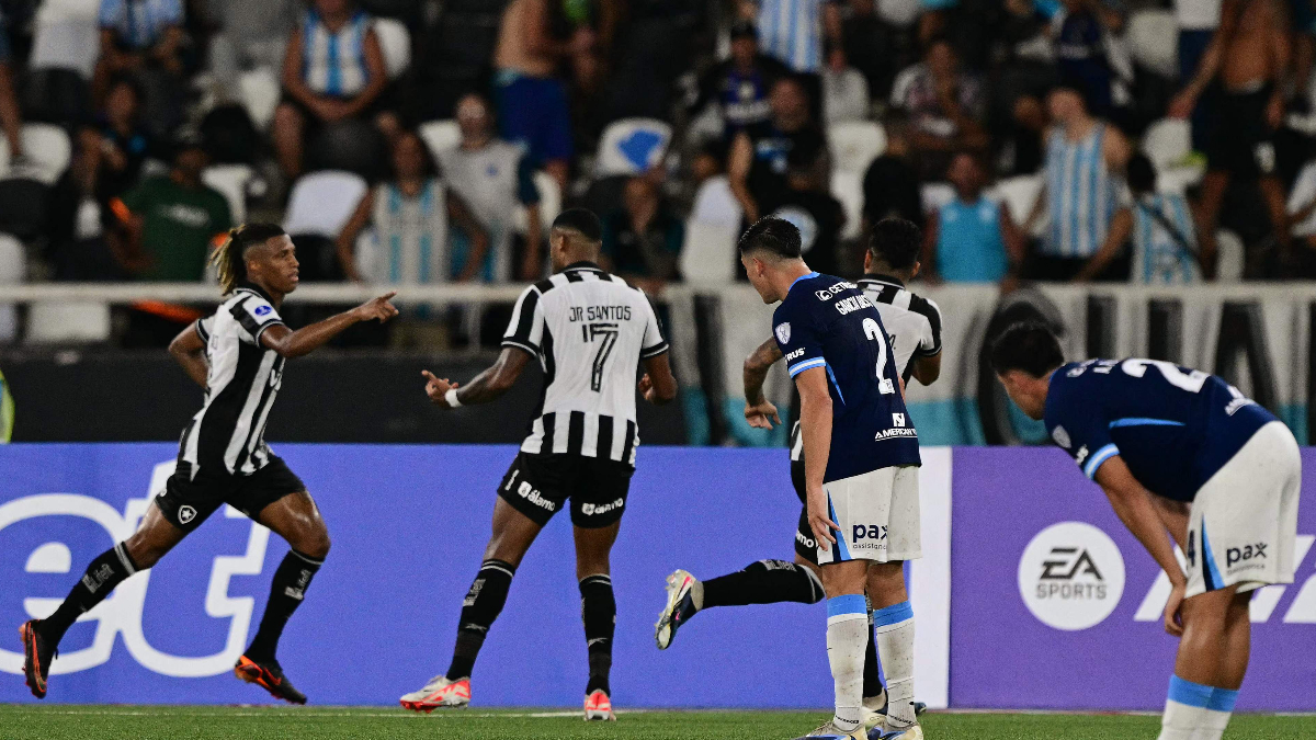 Botafogo vence Racing e avança ao mata-mata da Sul-Americana