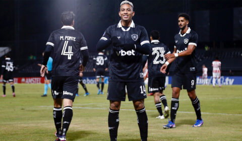 Botafogo vence o Petrolero e fica na expectativa pelo 1º lugar da chave
