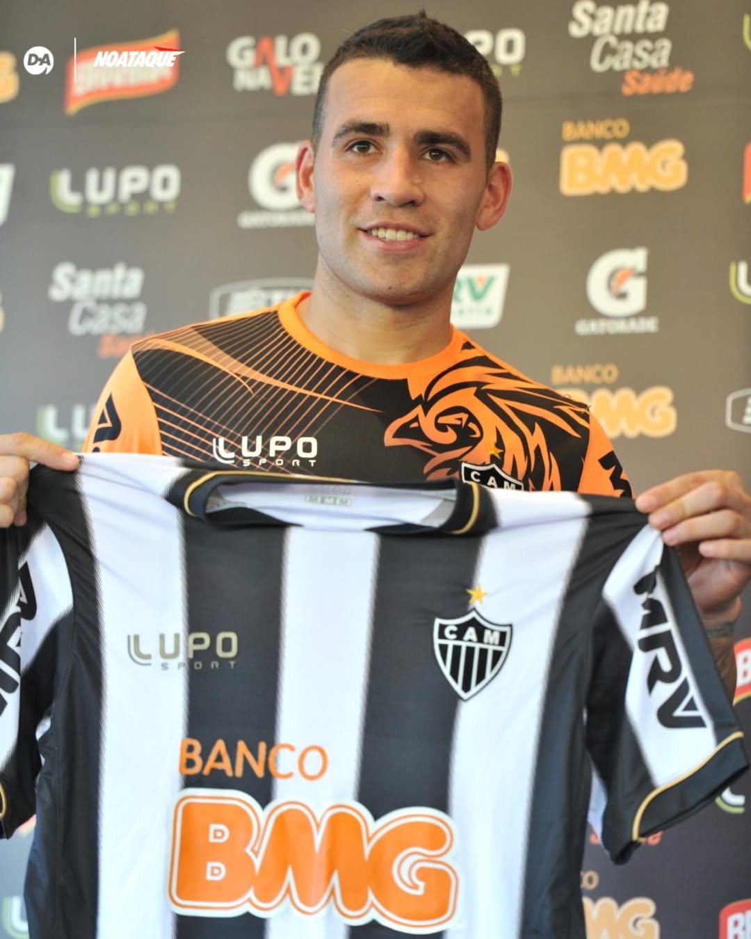 Otamendi durante passagem pelo Atlético - (foto: Alexandre Guzanshe) Otamendi durante passagem pelo Atlético - (foto: Alexandre Guzanshe)