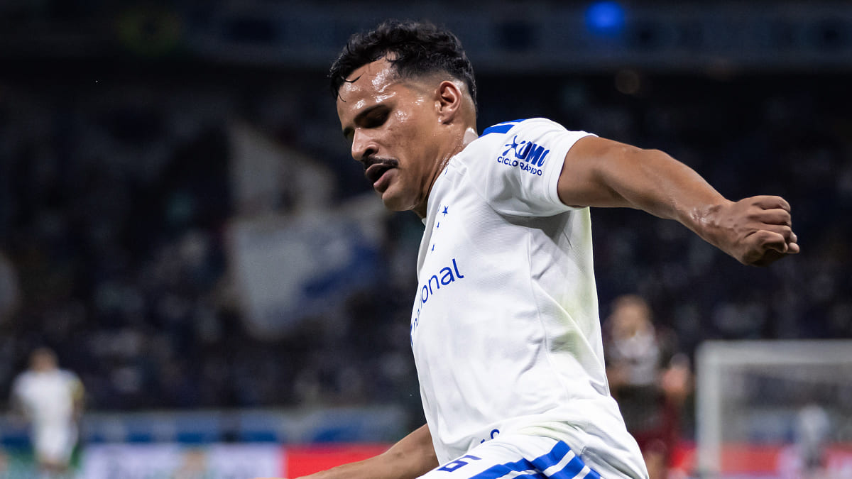 Cruzeiro: Como busca outro lateral em meio à indefinição com Kaiki, diz jornalista