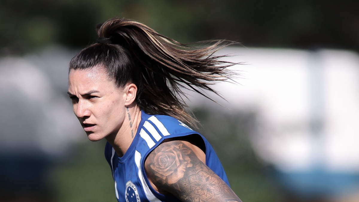 Cruzeiro confirma lesão de zagueira e chega a seis atletas com ruptura de LCA