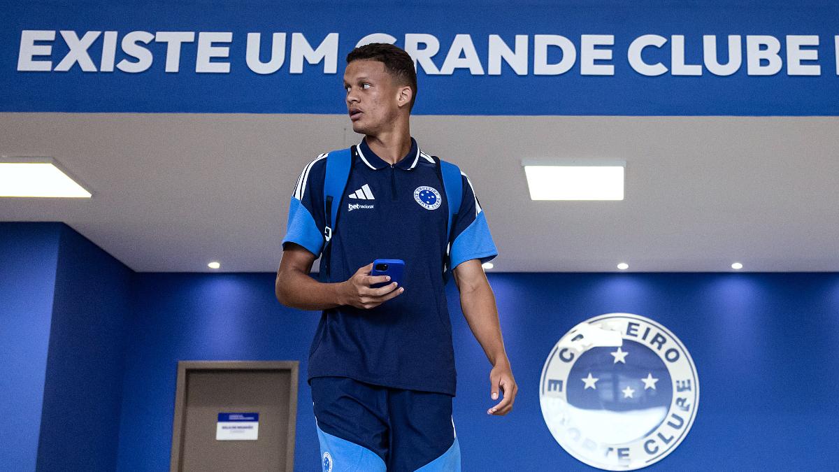 Cruzeiro negocia transferência de zagueiro ao futebol europeu