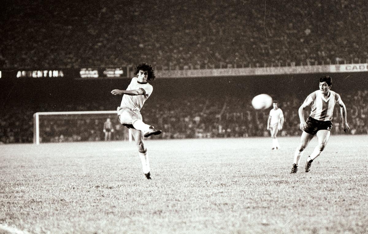 Defensor do Cruzeiro fez gol antológico em Copa e marcou mais de 100 vezes pelo clube