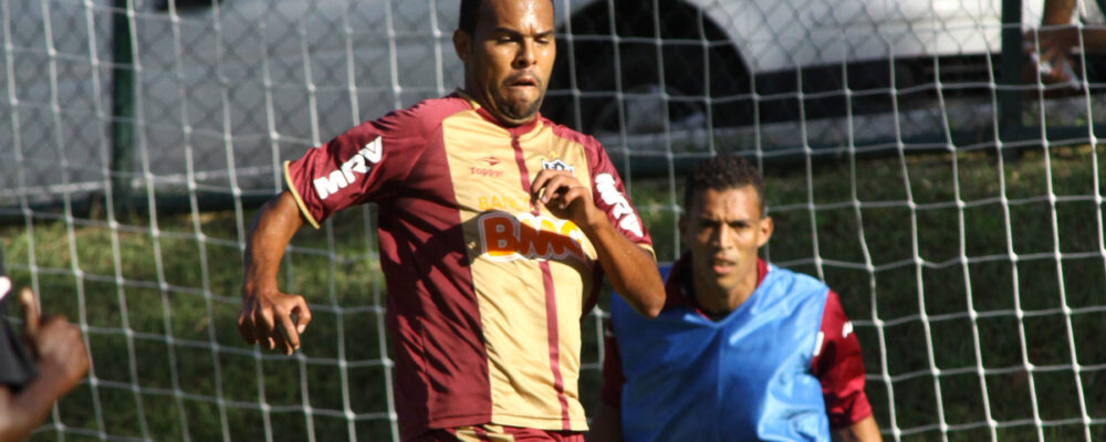 Destaque da Copa do Mundo, Vozinha enfrentou o Atlético em 2013; veja fotos exclusivas