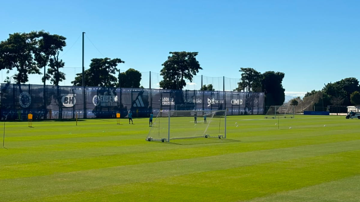 Dupla do Cruzeiro desfalca treino aberto à imprensa; veja detalhes