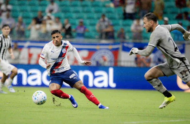 Em noite de presepadas dos goleiros, Botafogo cede virada ao Bahia