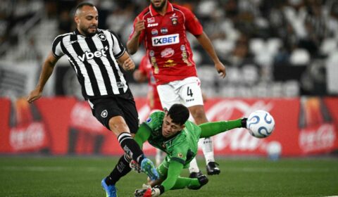 Em qual canal vai passar Racing x Botafogo hoje (15/4)?